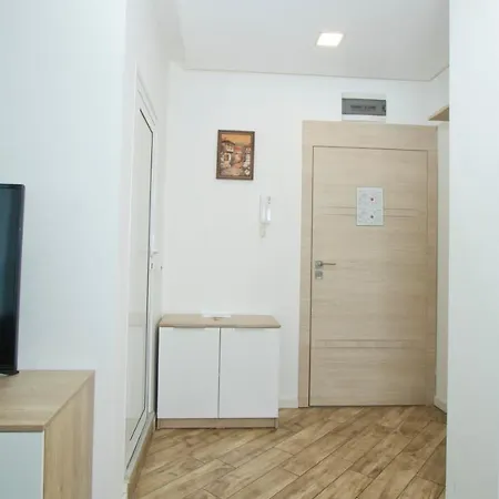 Colonel Dream Apartment